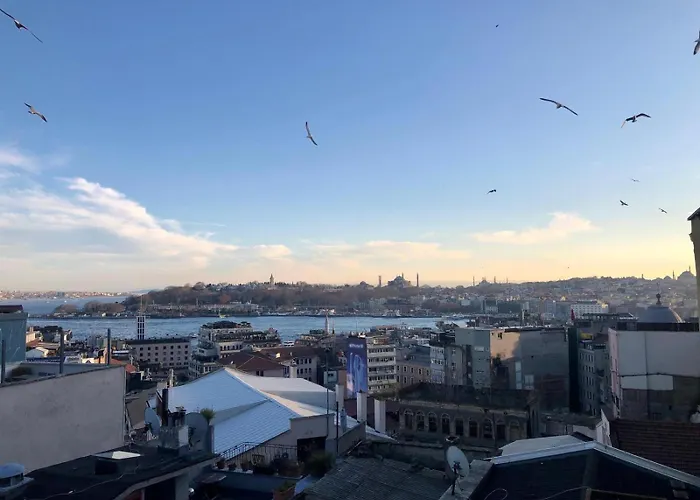 Historical Flat In Galata - Tatar Beyi Street