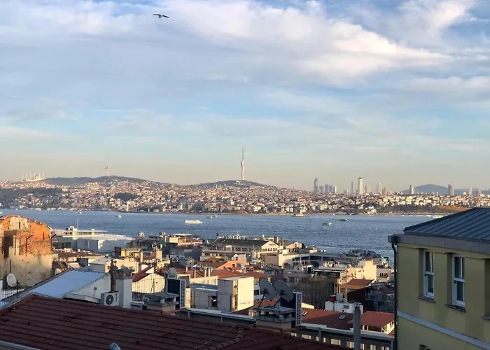Historical Flat In Galata - Tatar Beyi Street